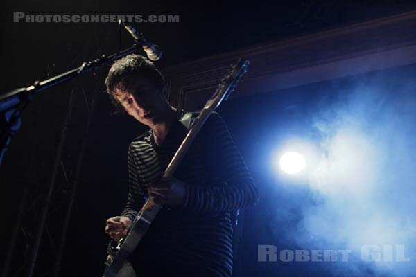 THE RASCALS - 2008-09-05 - PARIS - La Fleche d'Or - Miles Kane